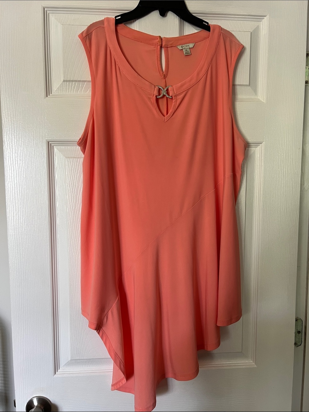 Cato Coral Sleeveless Keyhole Tunic with Ring Accent